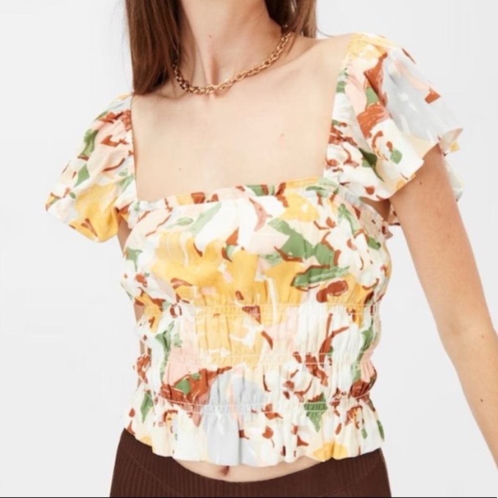 A&F XS Flutter Sleeve Smocked Top white pattern floral tank top cropped